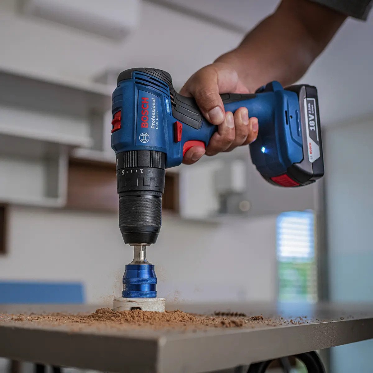 Parafusadeira e Furadeira de Impacto Bosch GSB 185-LI 18V Brushless com Maleta
