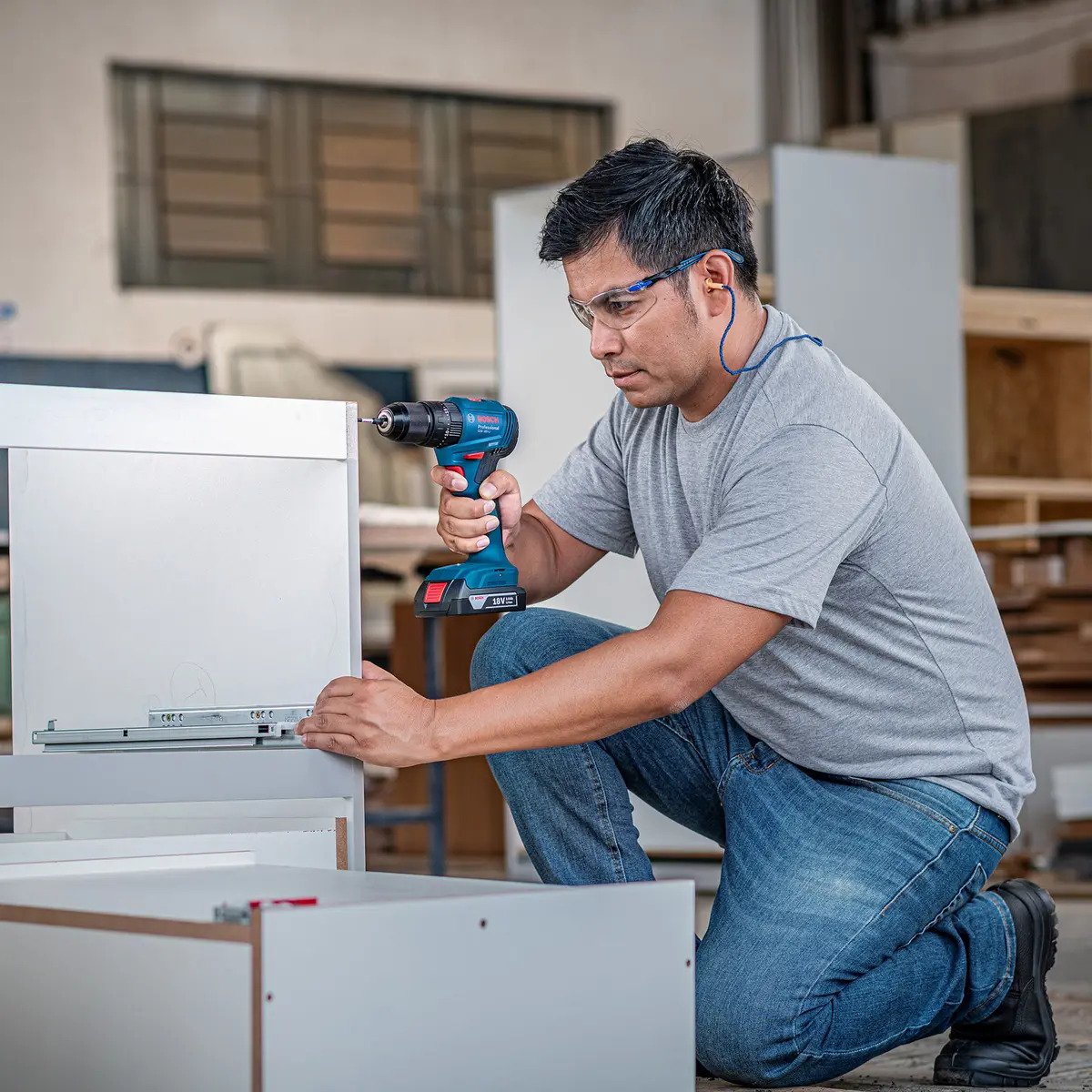 Parafusadeira e Furadeira de Impacto Bosch GSB 185-LI 18V Brushless com Maleta