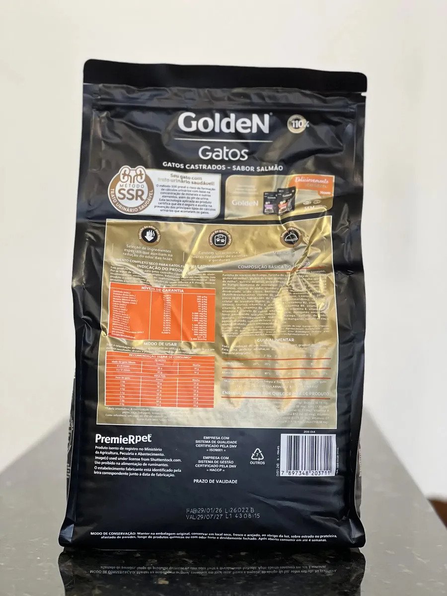 Ração Golden Gatos Adultos Castrados Sabor Salmão 3kg