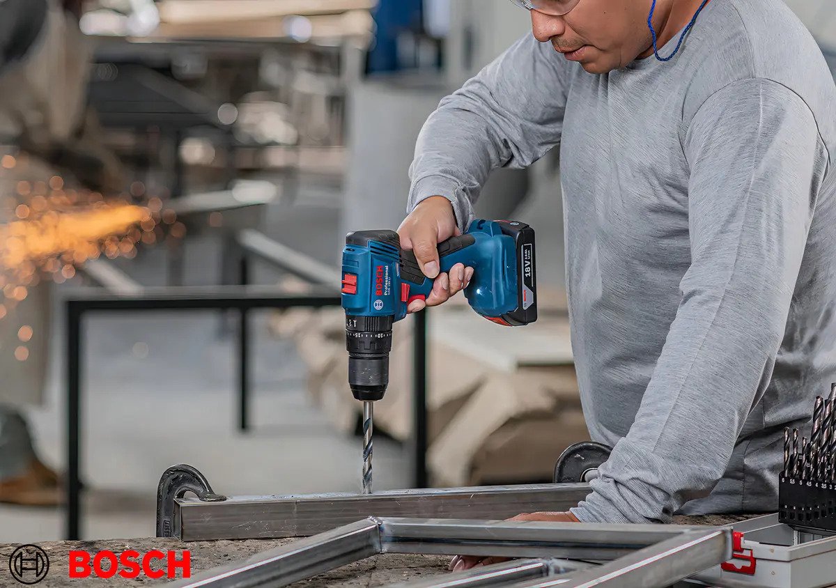 Parafusadeira Furadeira Bosch GSB 185-LI Brushless 18V